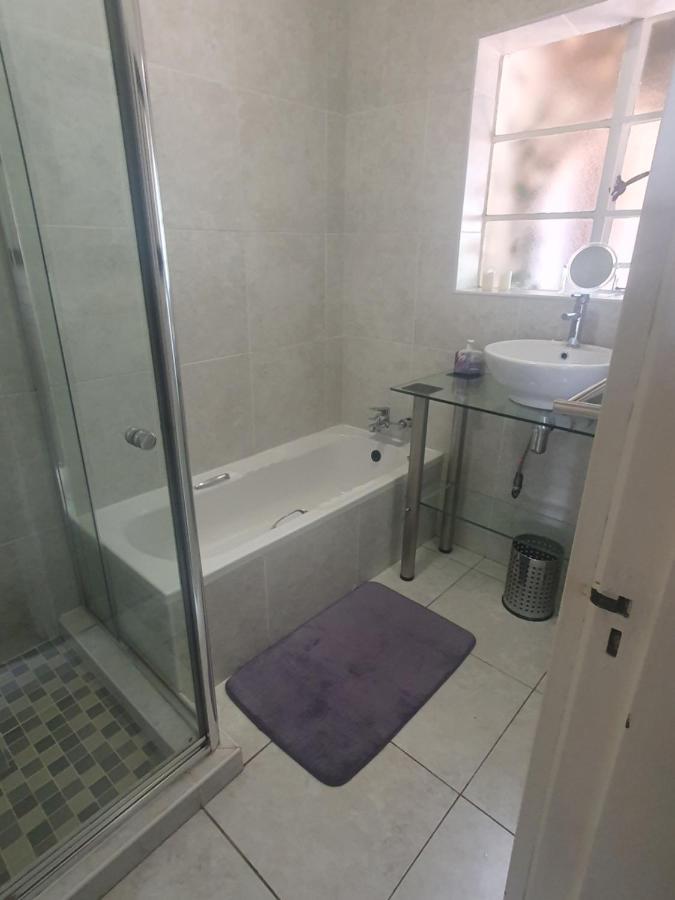 R & R'S Retreat Bed & Breakfast Johannesburg Bagian luar foto
