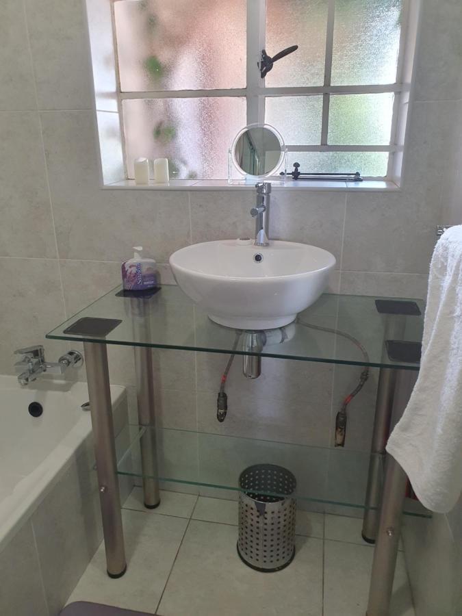 R & R'S Retreat Bed & Breakfast Johannesburg Bagian luar foto